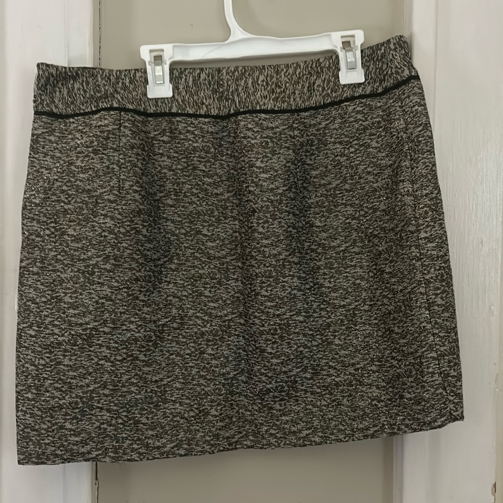The Limited size 10 skirt gold and black